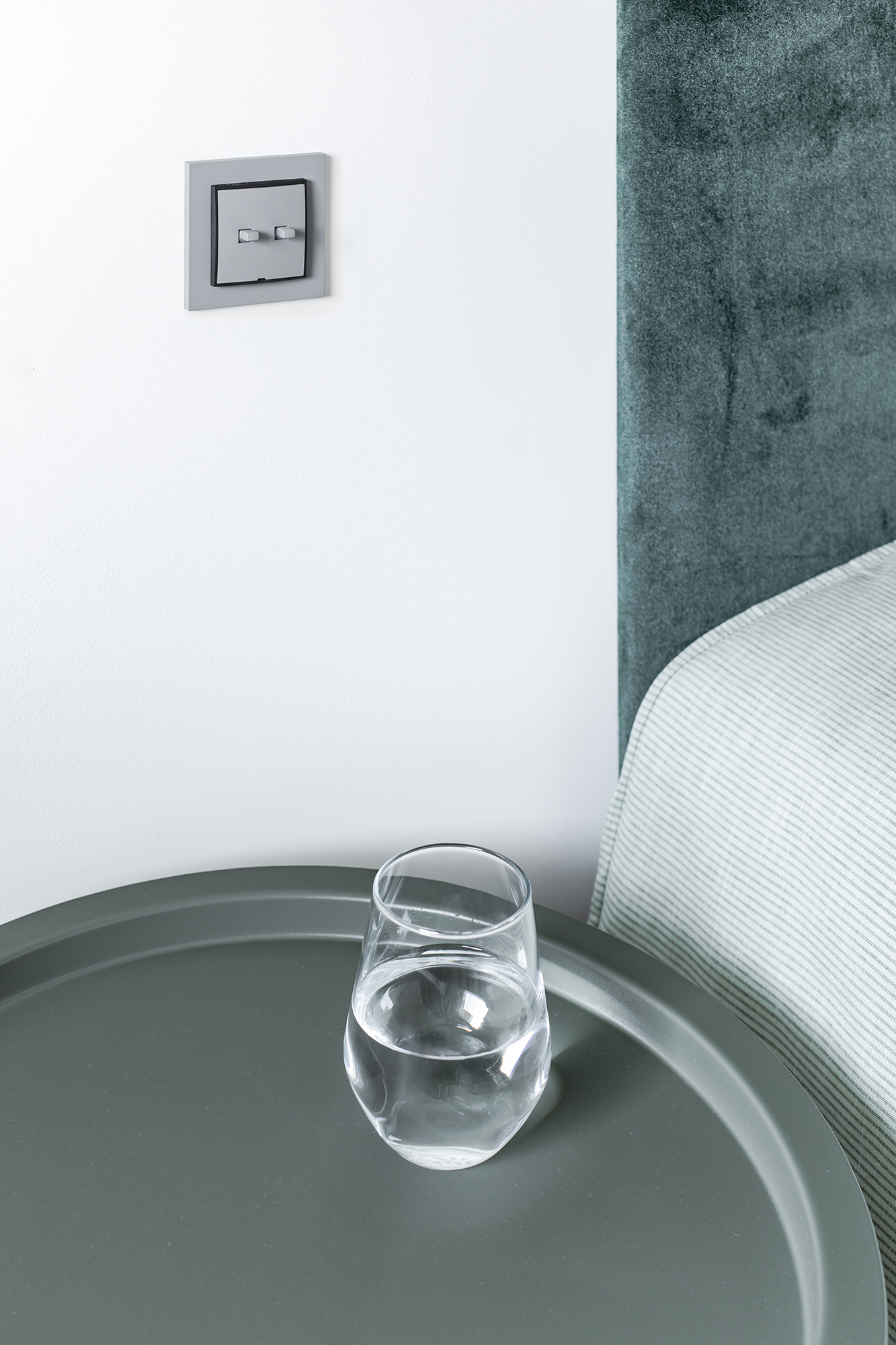 Włączniki światła są w tych wnętrzach, jednymi z wyróżniających je detali.